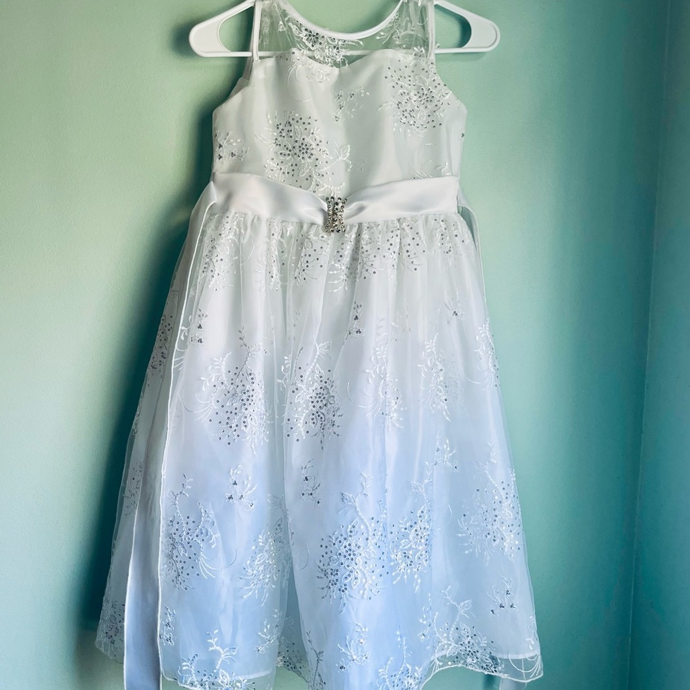 Elegant White Kids Dress with Floral Embroidery